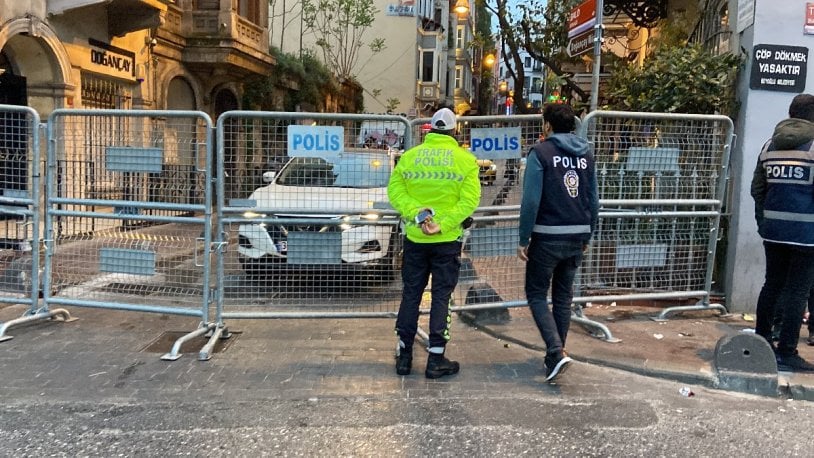 Valilik'ten 1 Mayıs 'tedbiri': Taksim Meydanı'na çıkan yollar kapatıldı