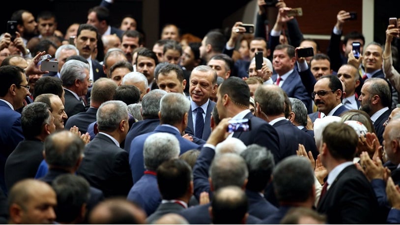 Son anketler çıktı, Ak Parti kolları sıvadı: Erdoğan kurmaylarını topluyor!