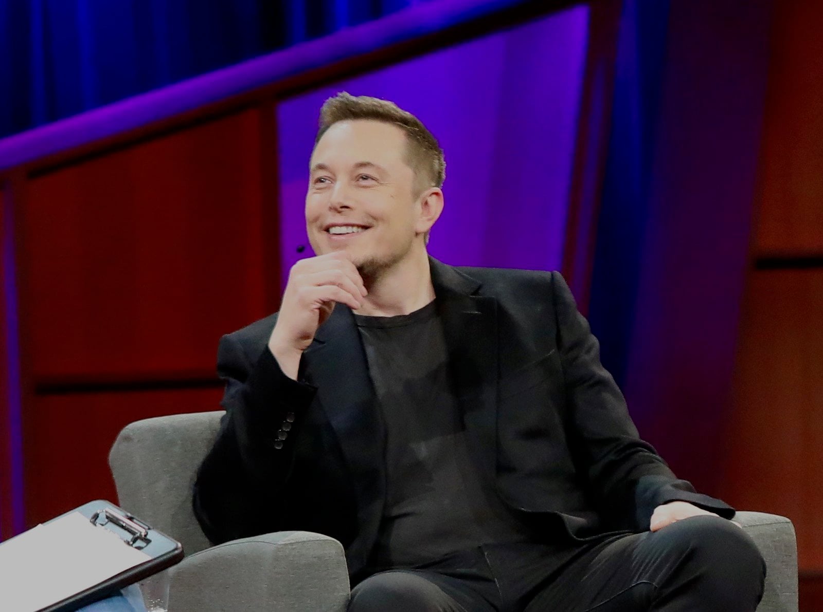 Elon Musk bu kez Apple'ı aldı! Ama karşısına...