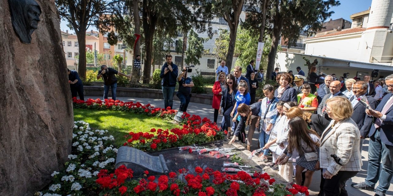 Anneler Günü dolayısıyla Zübeyde Hanım'ın anıt mezarında tören yapıldı