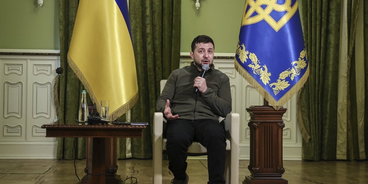 Zelenskiy: "Mariupol'e girişi askeri yöntemlerle sağlamak imkansız"
