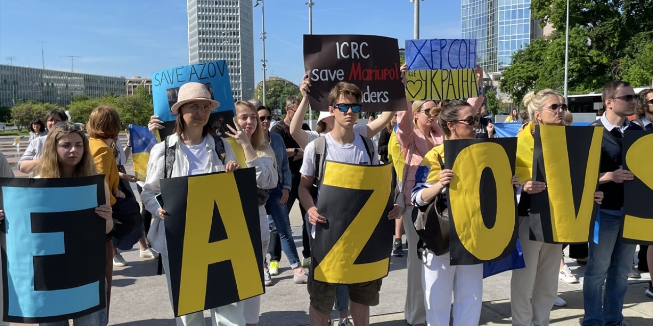 İsviçre'deki Ukraynalılardan Mariupol'deki sivillerin kurtarılması için protesto