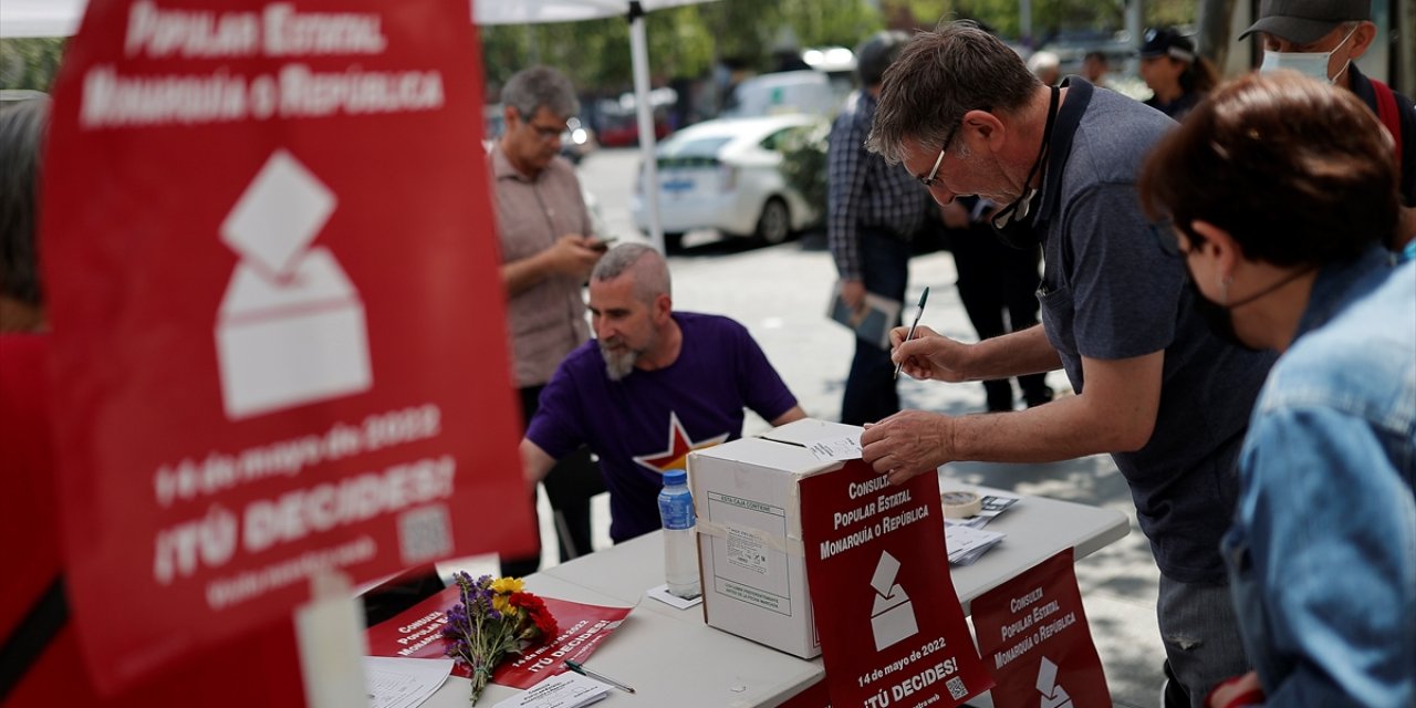 İspanya'da "monarşi mi cumhuriyet mi" sorusuyla halk oylaması yapıldı