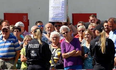 Almanya'da mültecilere Neonazi tepkisi