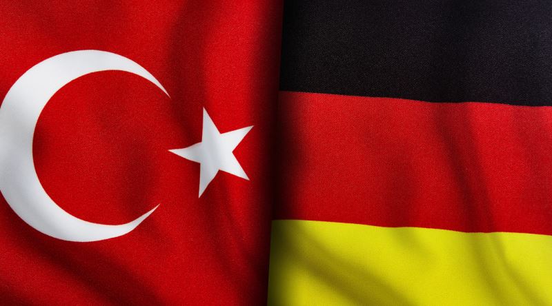 Almanya Savunma Bakanı: Türkiye’yi ikna edebiliriz