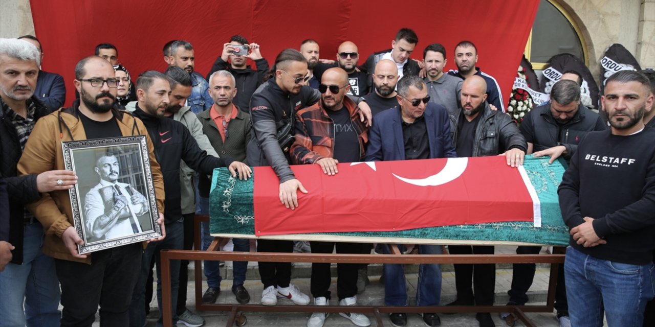 Almanya’da yaşayan Türk boksör ringde hayatını kaybetti