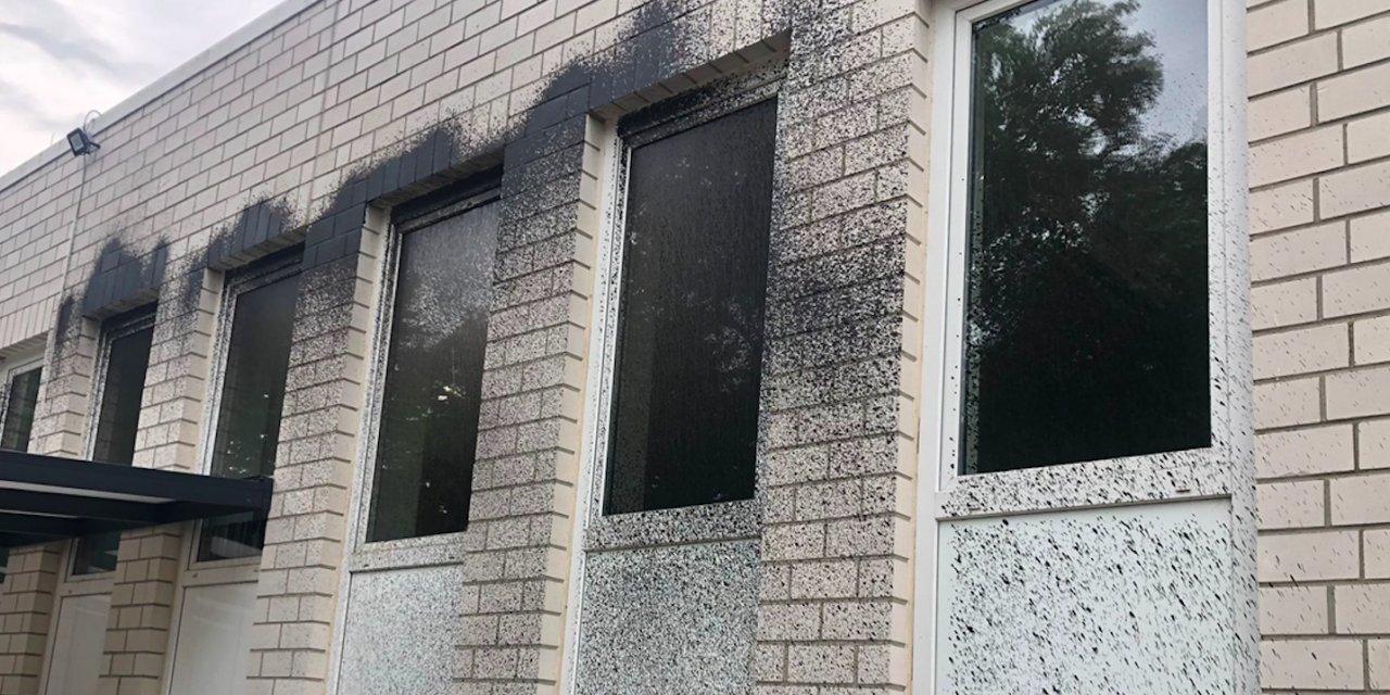 Almanya'da Türk camisine boyalı saldırı