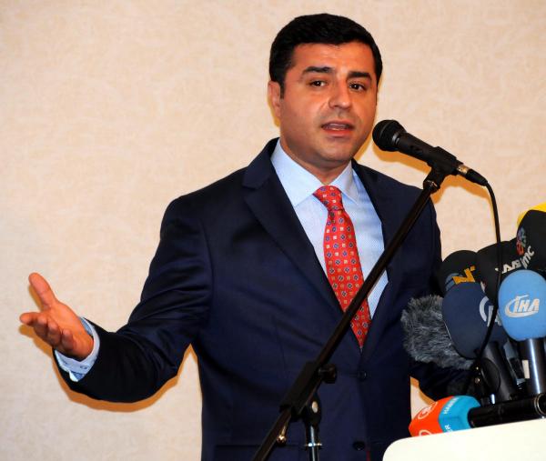 Demirtaş'tan "ödül tasarısına" tepki