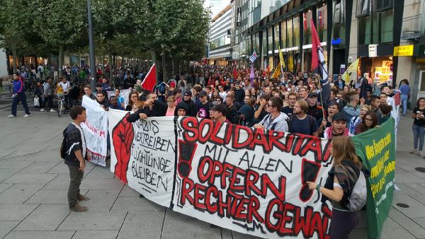 Frankfurt’ta mültecilere destek yürüyüşü