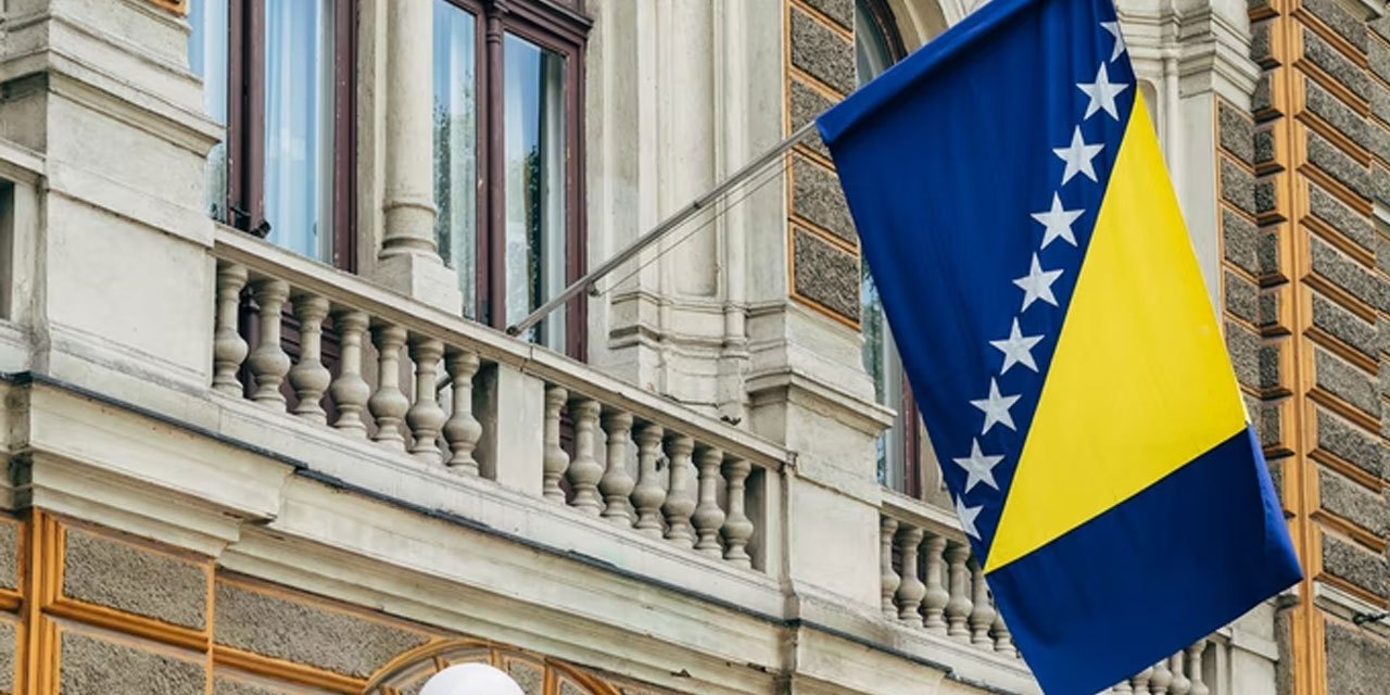 Bosna Hersek'teki savaşta 30 yıl önce öldürülen 3 kişi toprağa verildi