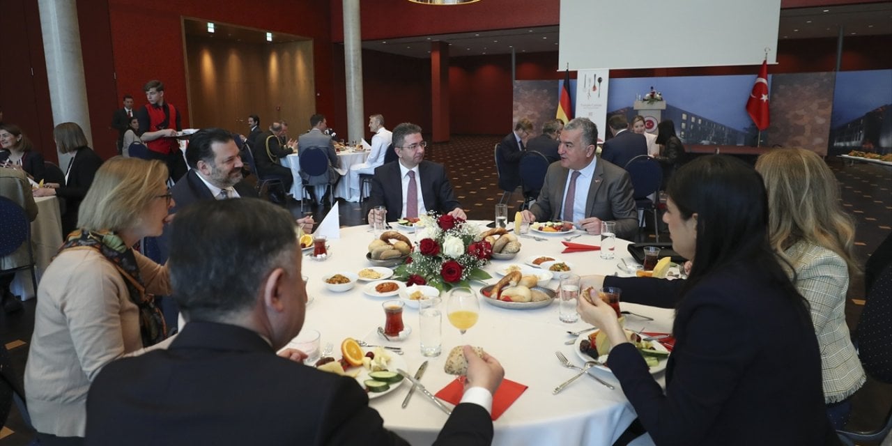 Berlin’de geleneksel Türk kahvaltısı “serpme” kahvaltıyla tanıtıldı