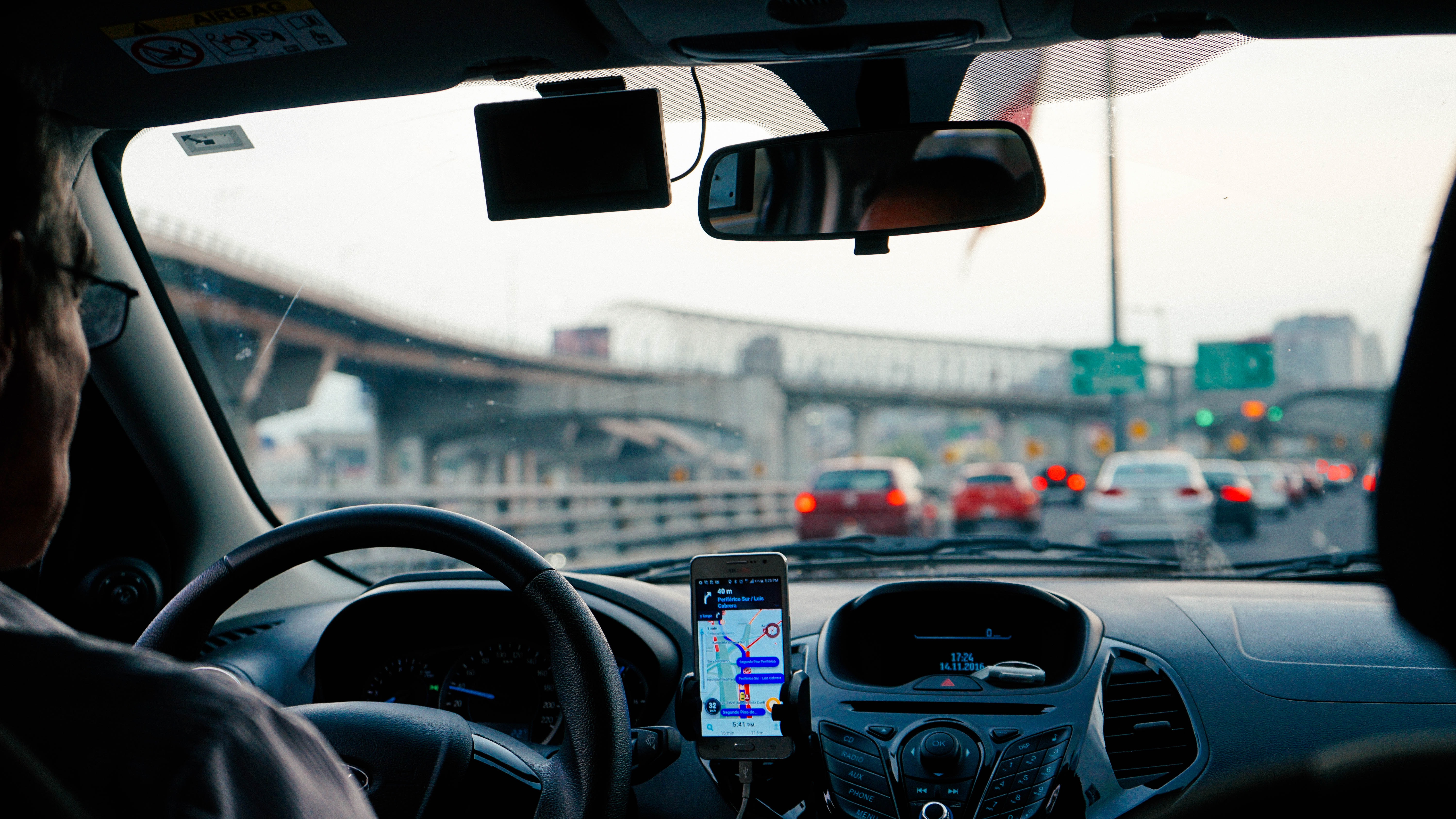 Bir ülke daha Uber'i yasakladı!