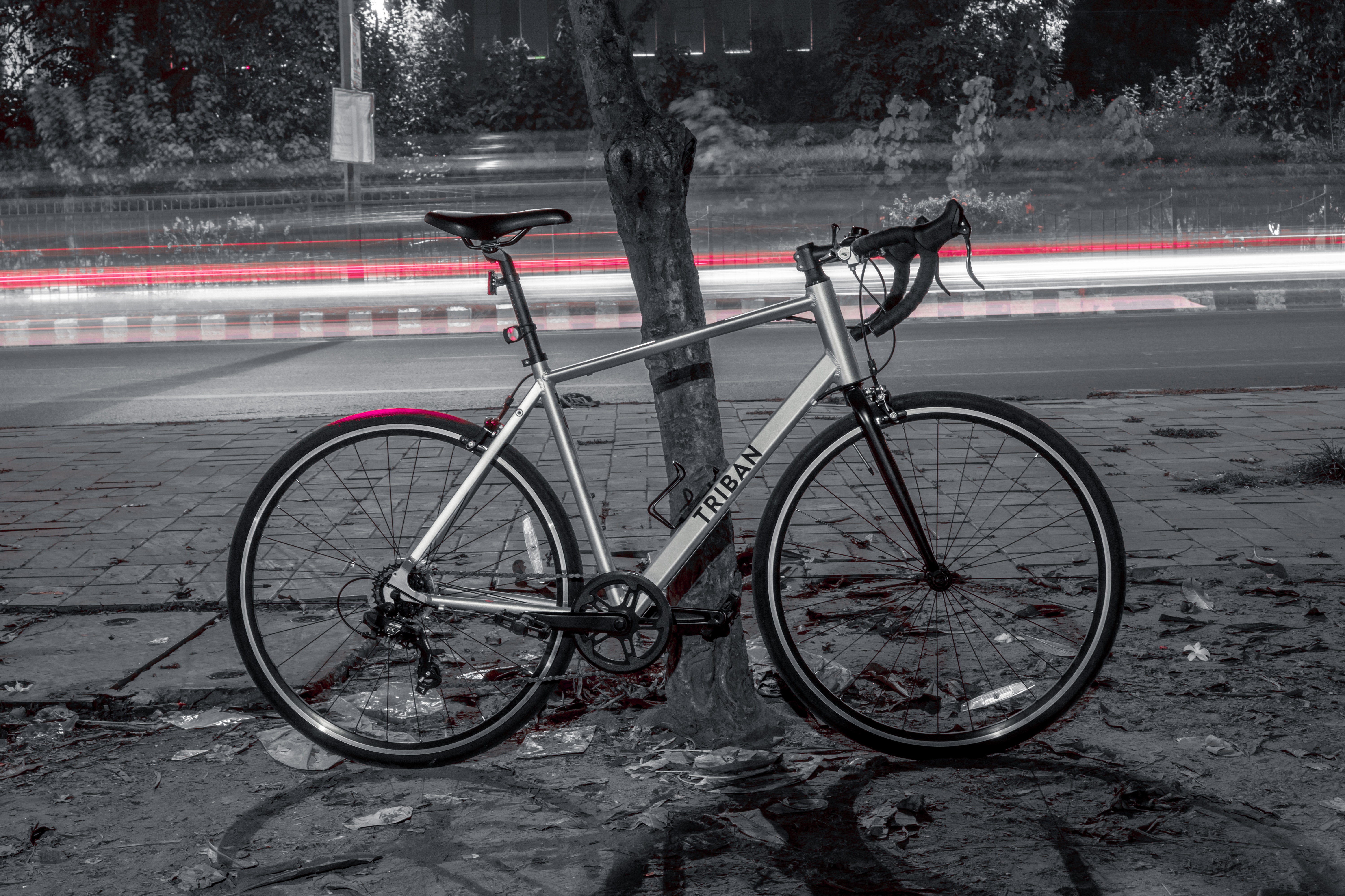 İstanbul'da taksinin çarptığı bisikletli hayatını kaybetti