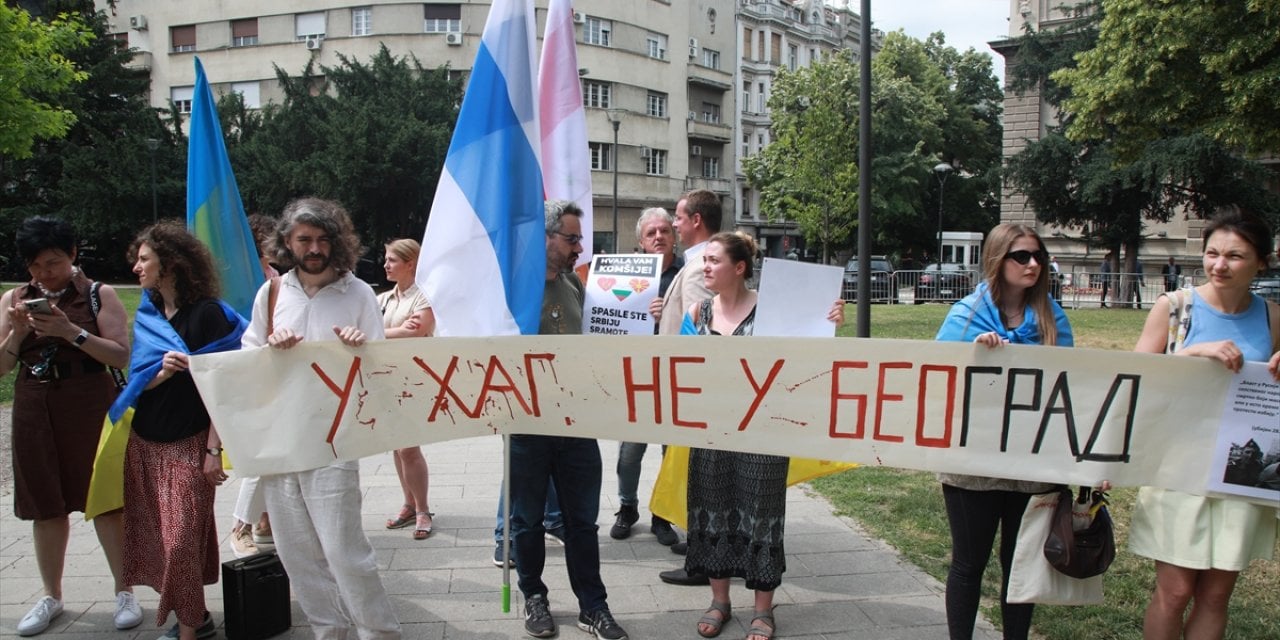 Sırbistan'da savaş karşıtı protesto düzenlendi