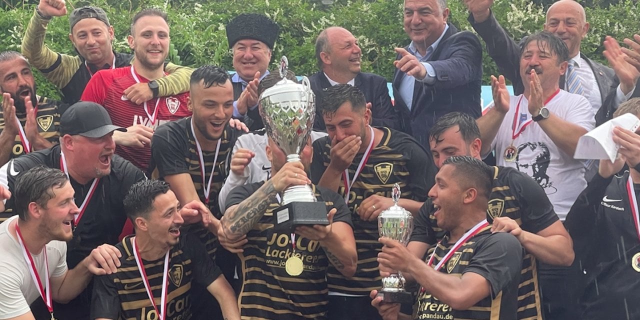 Almanya’da “Atatürk Kupası’nı” Spandauer FC Veritas kazandı