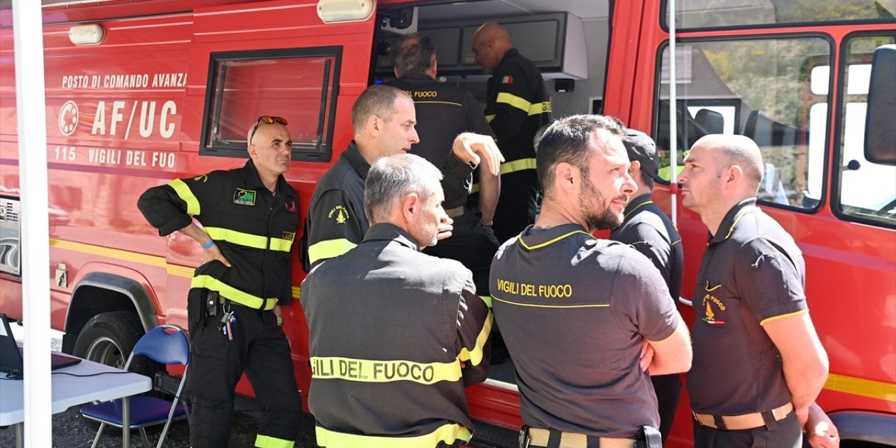 İtalya'da kaybolan helikopterle ilgili yeni gelişme... Arama çalışmaları yeniden başlatıldı