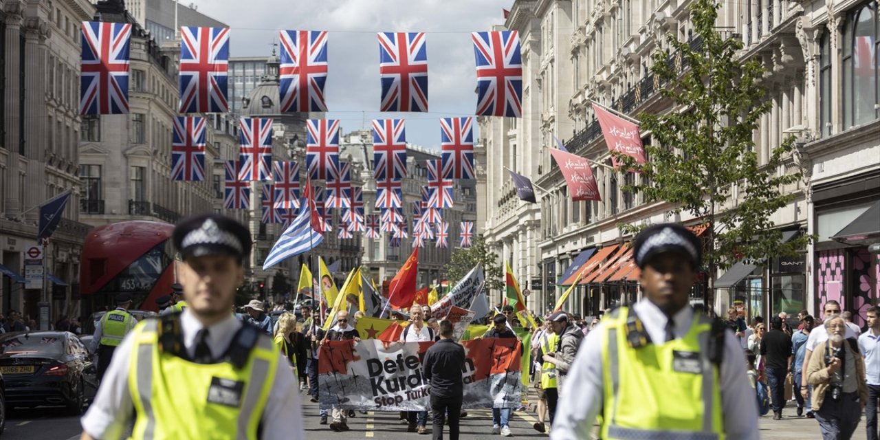 Londra'da terör örgütü PKK yandaşları yürüyüş düzenledi