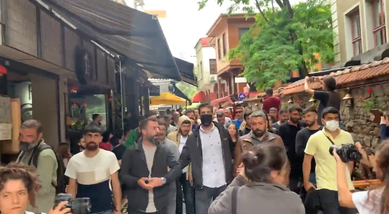 Terör örgütü yandaşları Kadıköy sokaklarında 'Biji Serok Apo' sloganları attılar