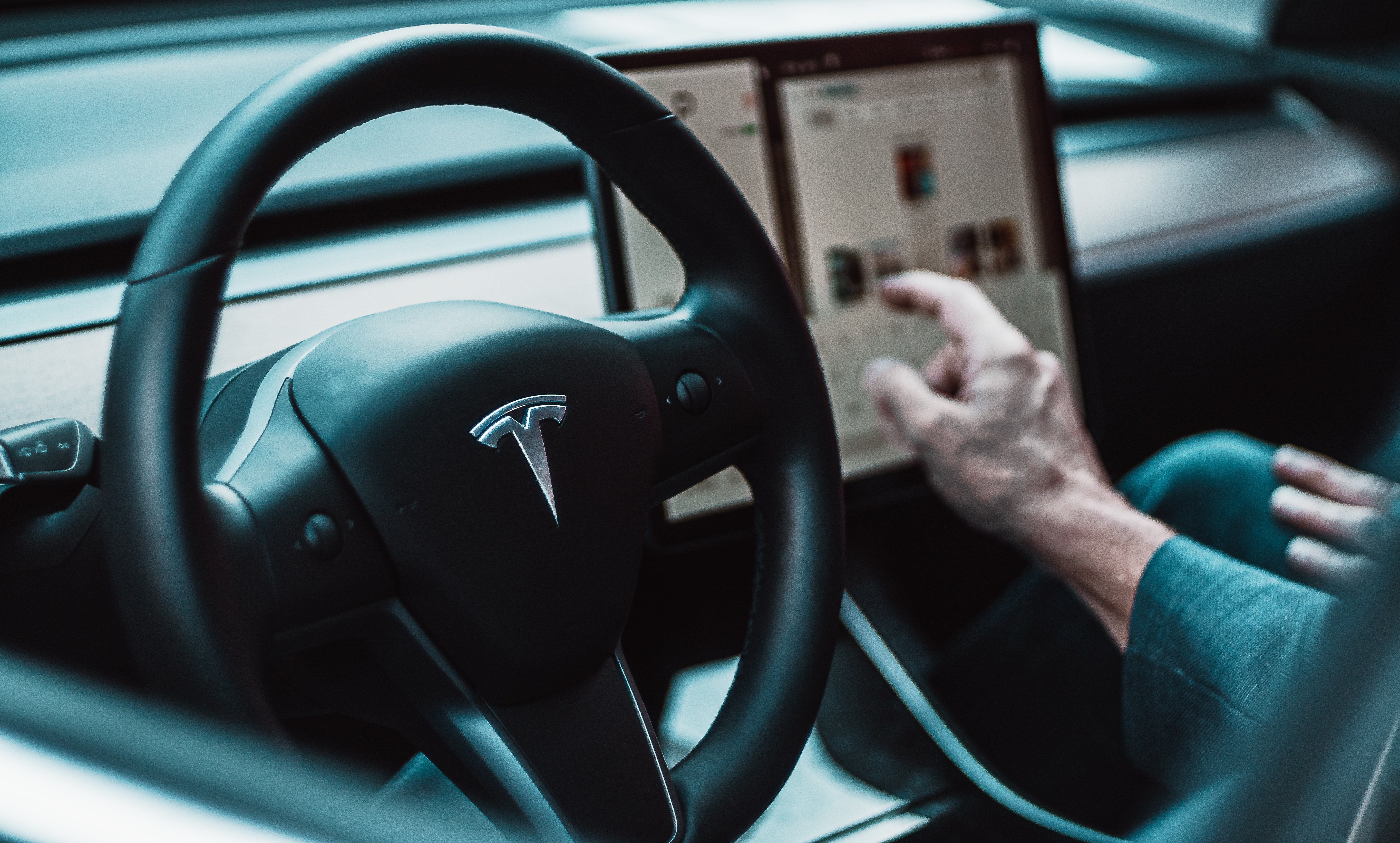 ABD'de oto-pilot sistemine sahip arabalarda en çok kazaya Tesla araçlar karıştı