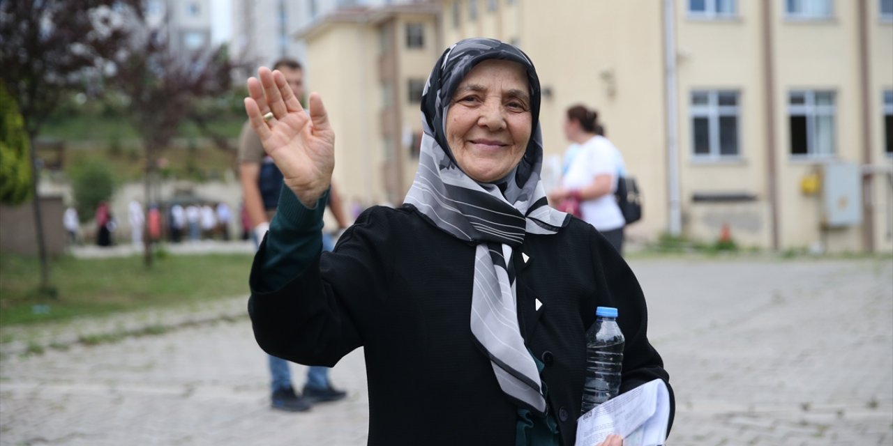 84 yaşında üniversite sınavına girdi