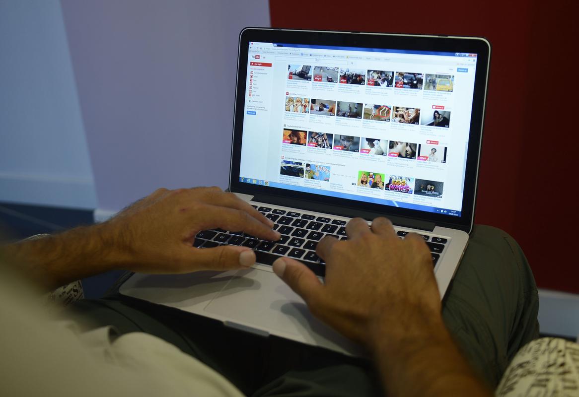 Erkekler internete daha bağımlı