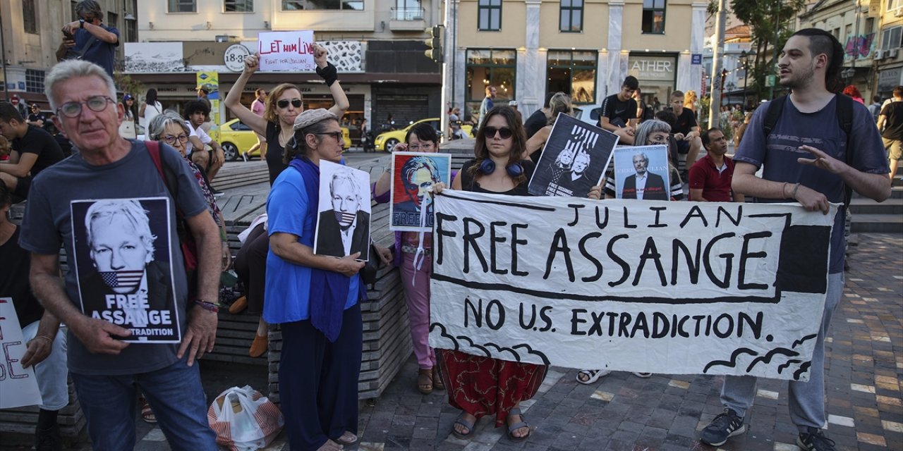 Wikileaks’in kurucusu Assange'e Atina'da destek eylemi