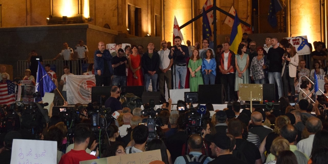 Gürcistan'da halk, AB'den "aday ülke" statüsü alamayan hükümeti protesto etti