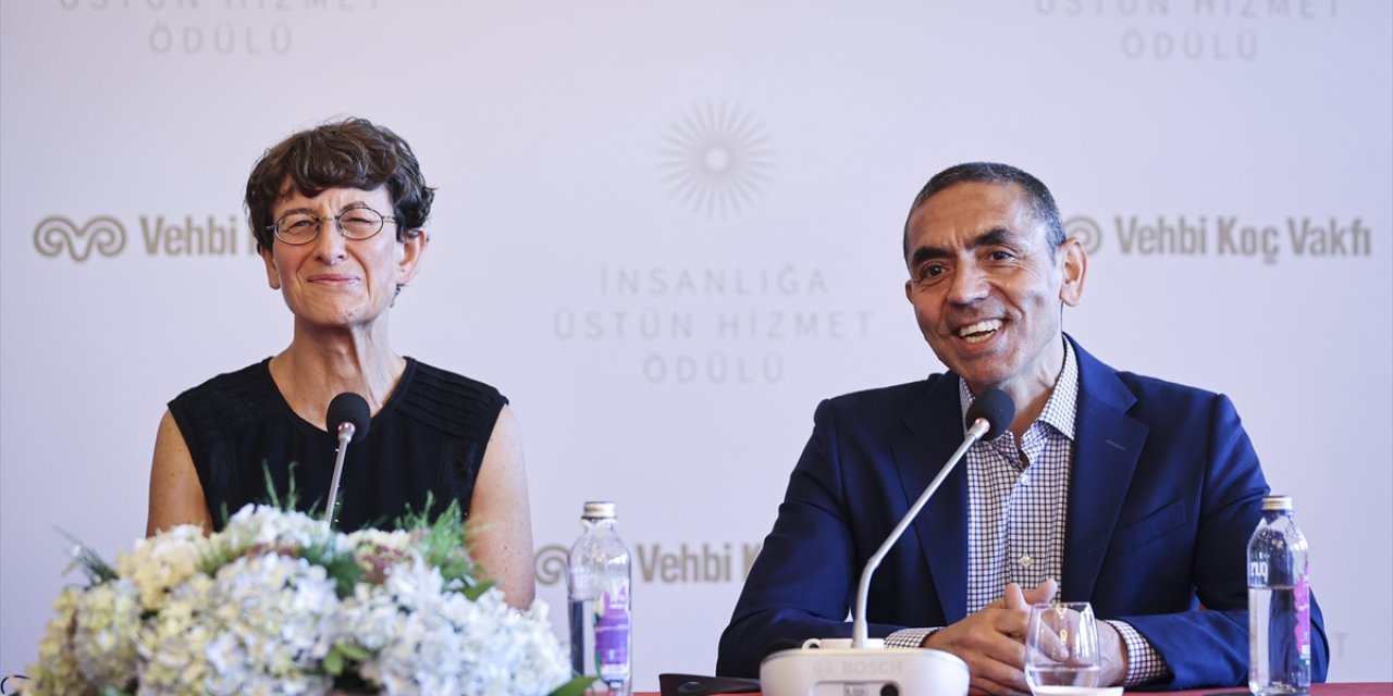 Prof. Dr. Özlem Türeci ve Prof. Dr. Uğur Şahin'e İnsanlığa Üstün Hizmet Ödülü verildi