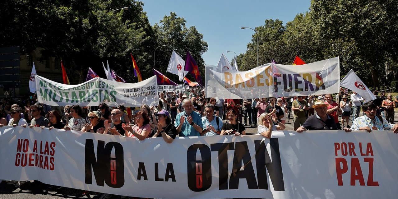 Madrid'de binlerce kişi NATO karşıtı gösteri yaptı