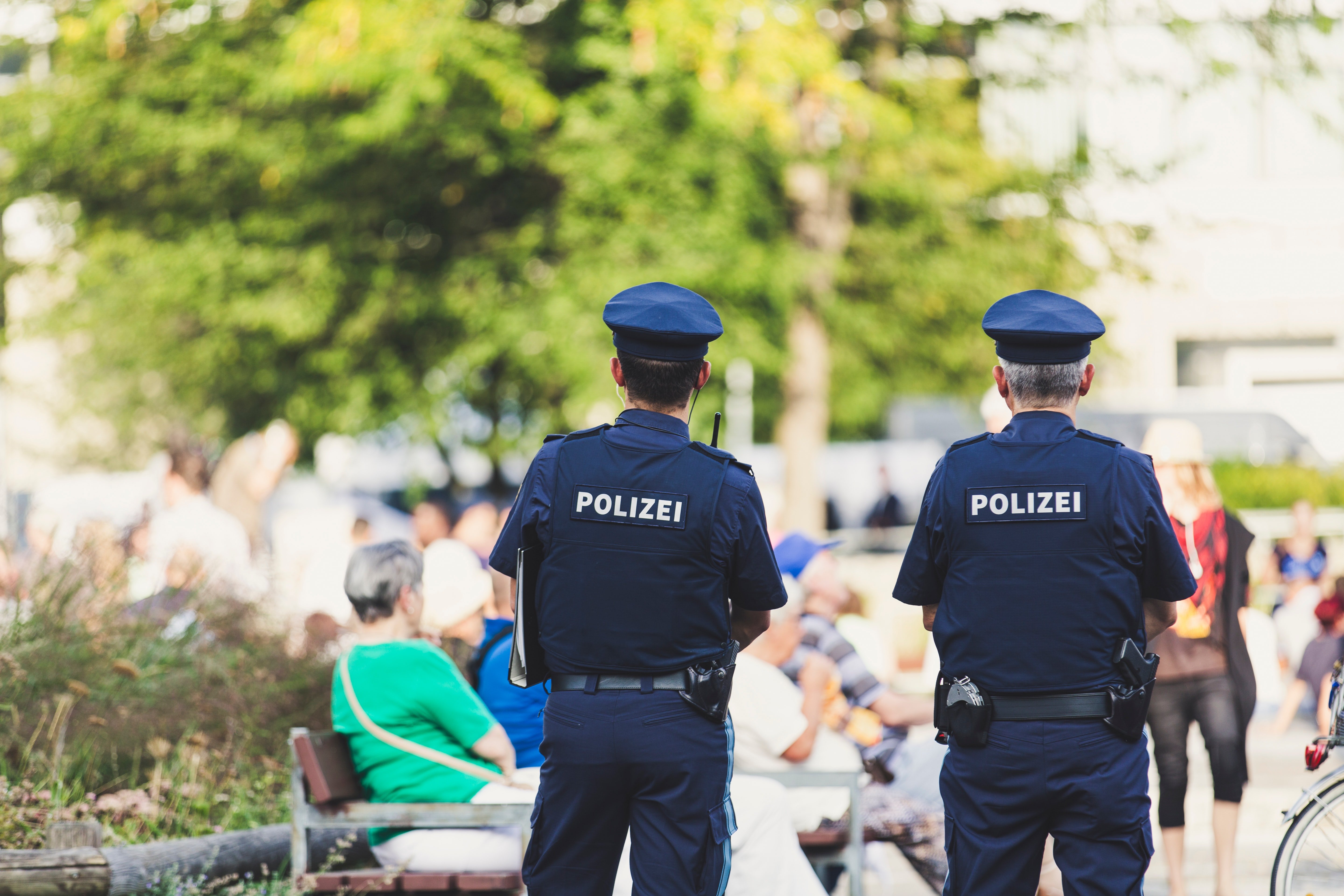 G7 Liderler Zirvesi'nde "iklim değişikliği ve borç affı" gösterisi