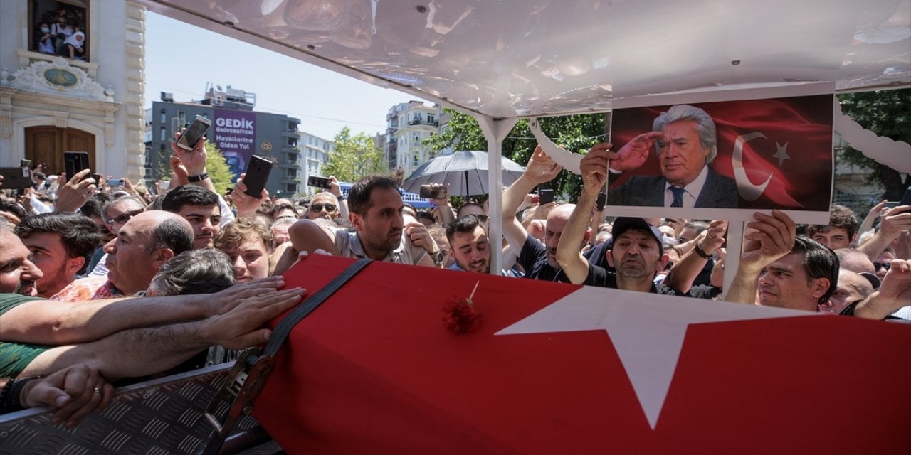 Usta oyuncu Cüneyt Arkın son yolculuğuna uğurlandı