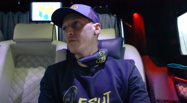 Mesut Özil kariyerine e-sporda devam edecek