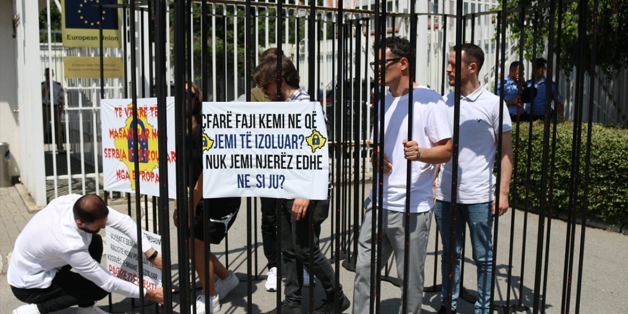 Kosova'da ülkeye AB tarafından vize serbestisi verilmemesi protesto edildi