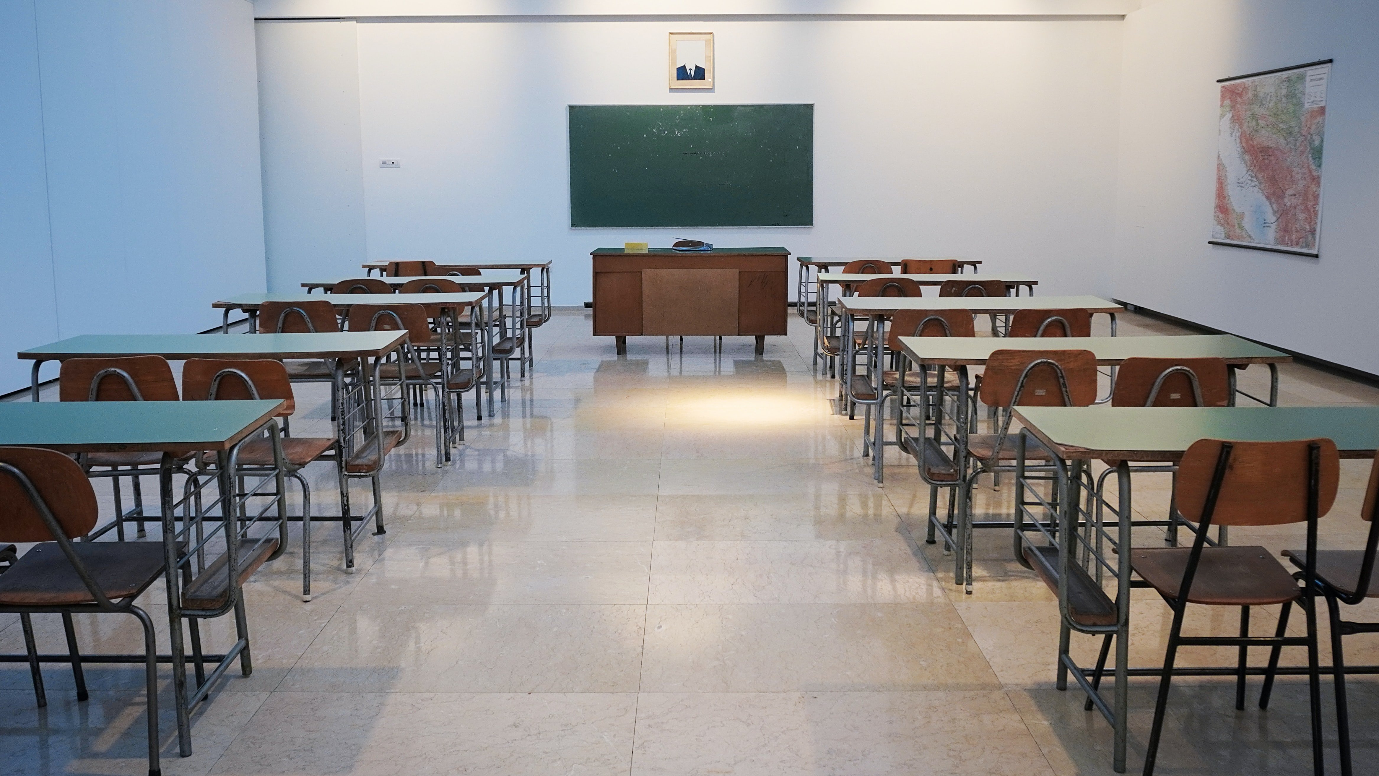 O ülkede akaryakıt  kıtlığı nedeniyle okullar kapanıyor