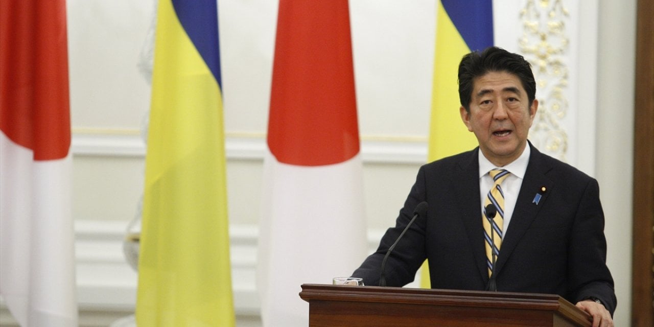 Silahlı saldırıya uğrayan eski Japonya Başbakanı Abe Şinzo, hayatını kaybetti