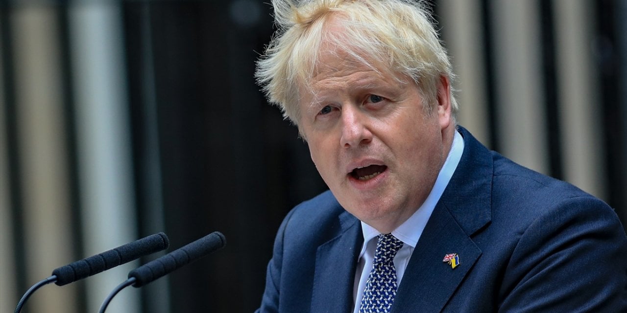 Boris Johnson'ın gazetecilikten başbakanlığa uzanan çalkantılı kariyeri