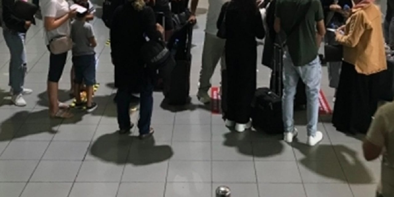 Antalya Havalimanı bayramın ilk günü 1034 uçak trafiğiyle rekor tazeledi
