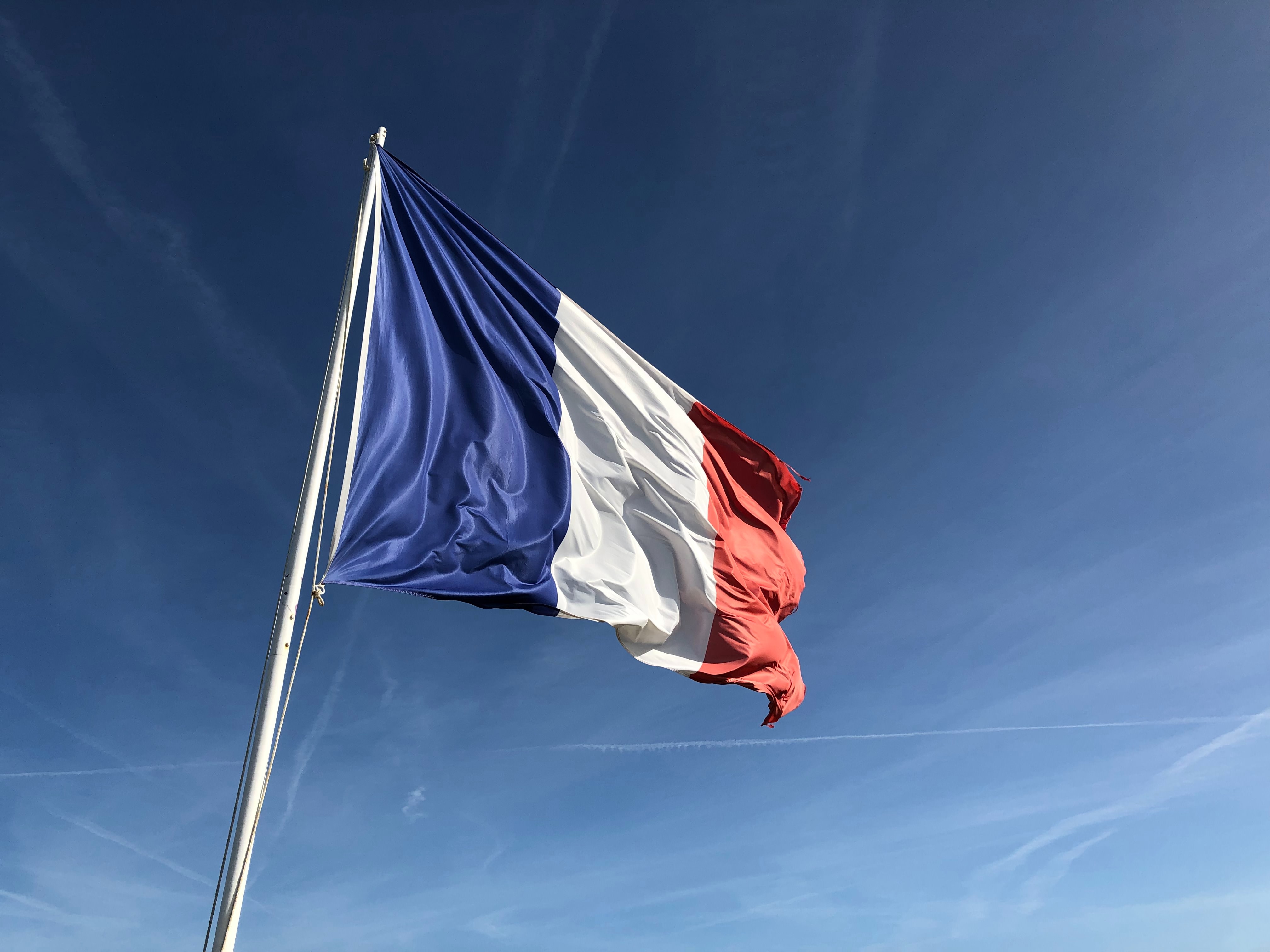 Fransa'da muhalefetin, hükümete karşı Meclise sunduğu gensoru önergesi reddedildi