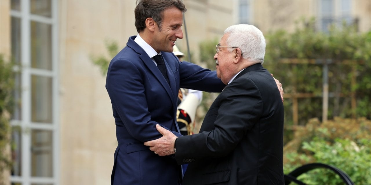 Fransa Cumhurbaşkanı Macron, Filistin Devlet Başkanı Abbas'la Paris'te bir araya geldi
