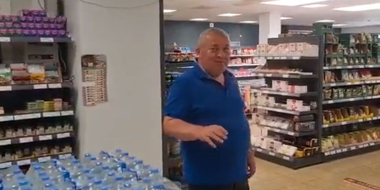 Cemal Enginyurt, Almanya'da market raflarını çekti!
