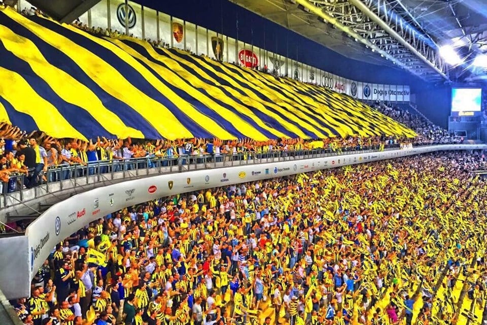 Fenerbahçe taraftarının 'Putin' tezahüratı tepki çekti