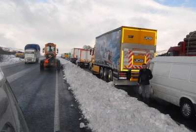 İZMİR-İSTANBUL YOLU 45 SAAT SONRA AÇILDI  (2)