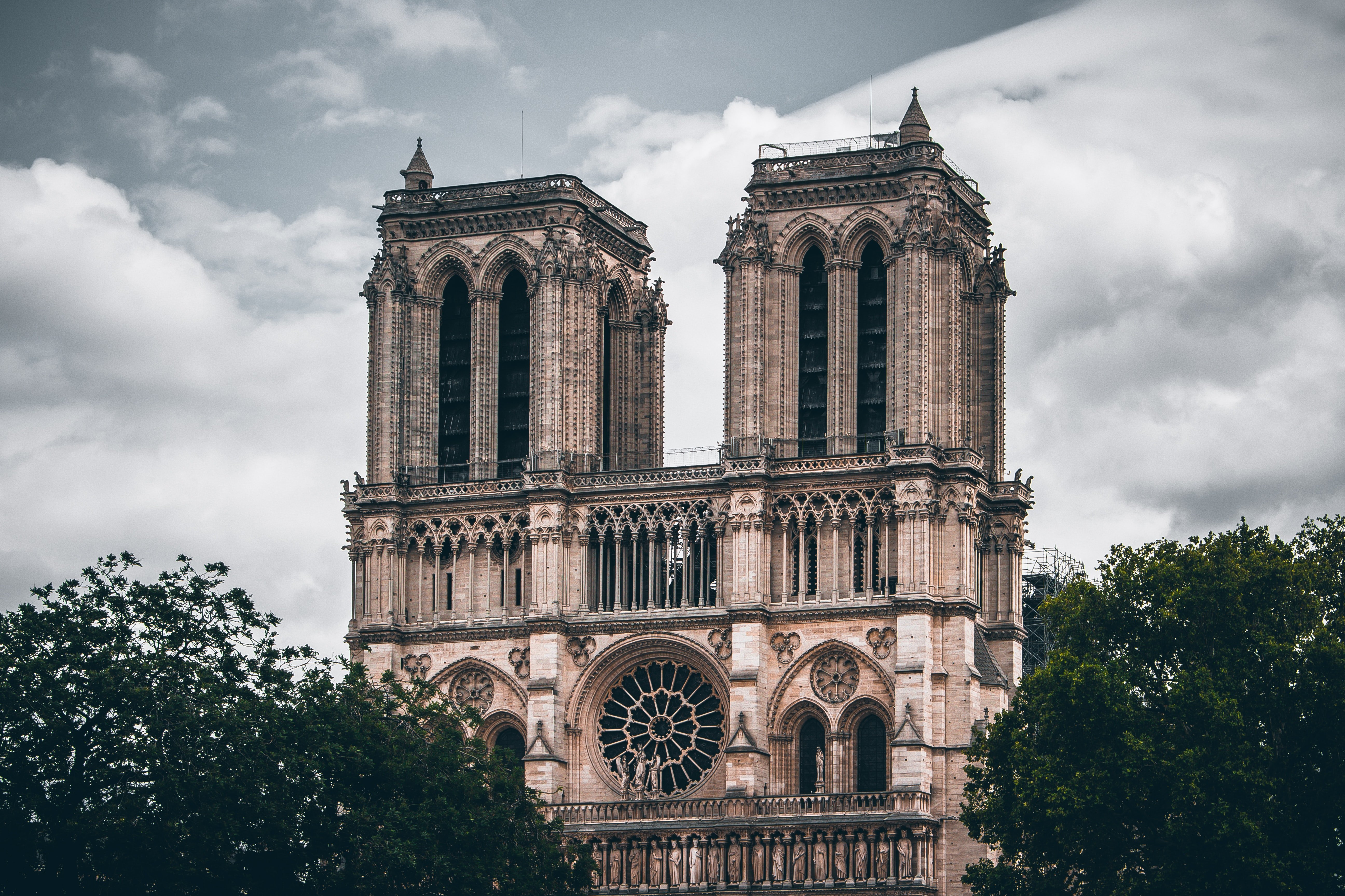 Notre Dame Katedrali kapılarını 2024’te yeniden açacak