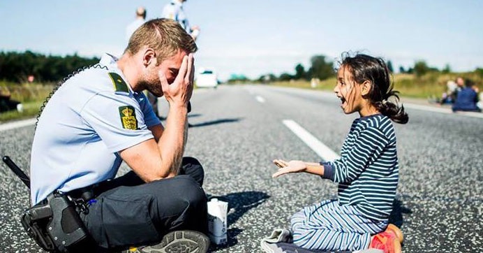 Polis memuruna evlilik teklifi yağıyor