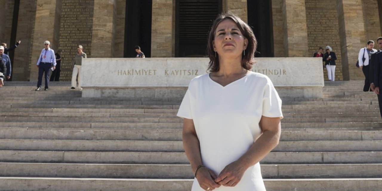Baerbock, Anıtkabir'i ziyaret etti