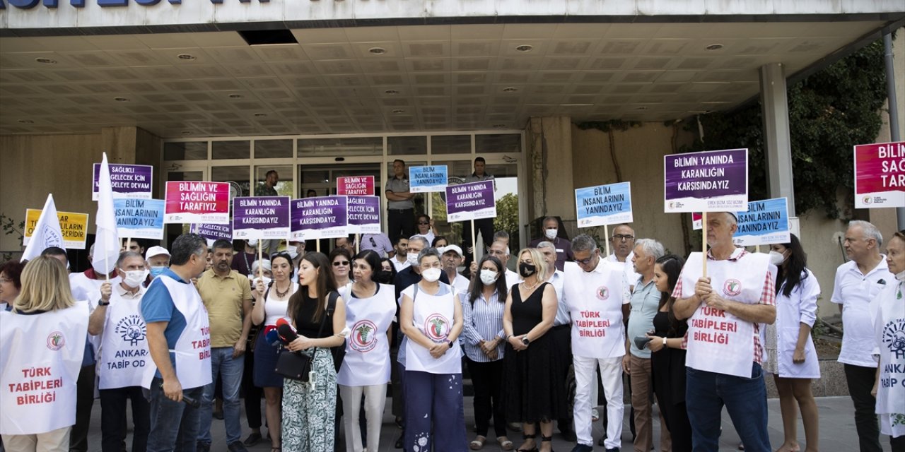 Meslektaşlarından öğretim üyesi Esin Davutoğlu Şenol'a destek açıklaması