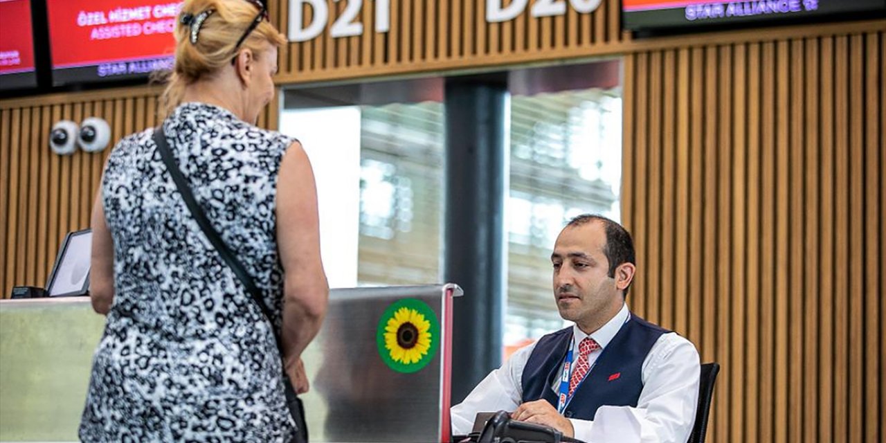 THY engelliler için "Ayçiçeği Yaka Kartı" uygulamasını başlattı
