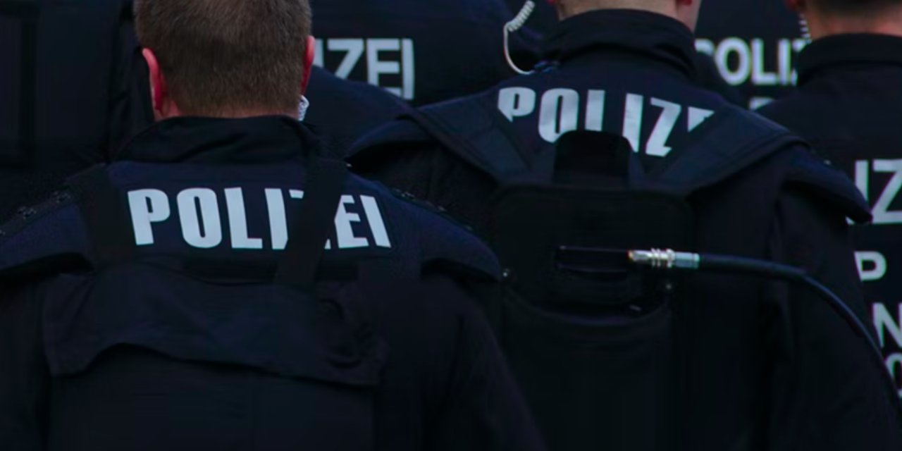 Hamburg'da polisten göstericilere biber gazlı müdahale