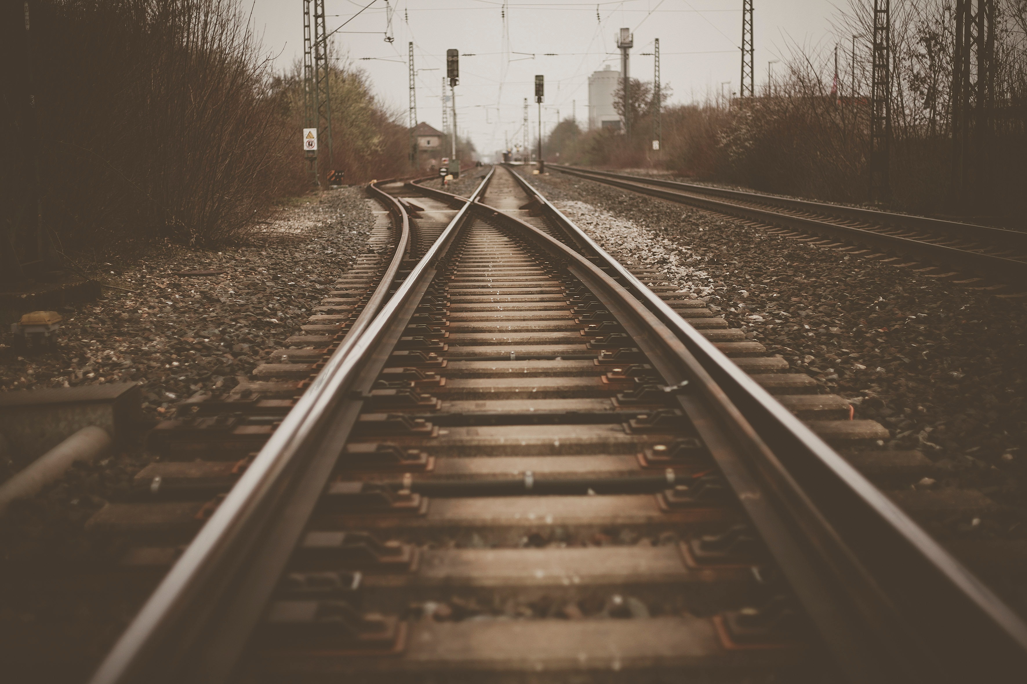 İngiltere'de tren sürücülerinin grevi ülke çapında ulaşımı felç etti