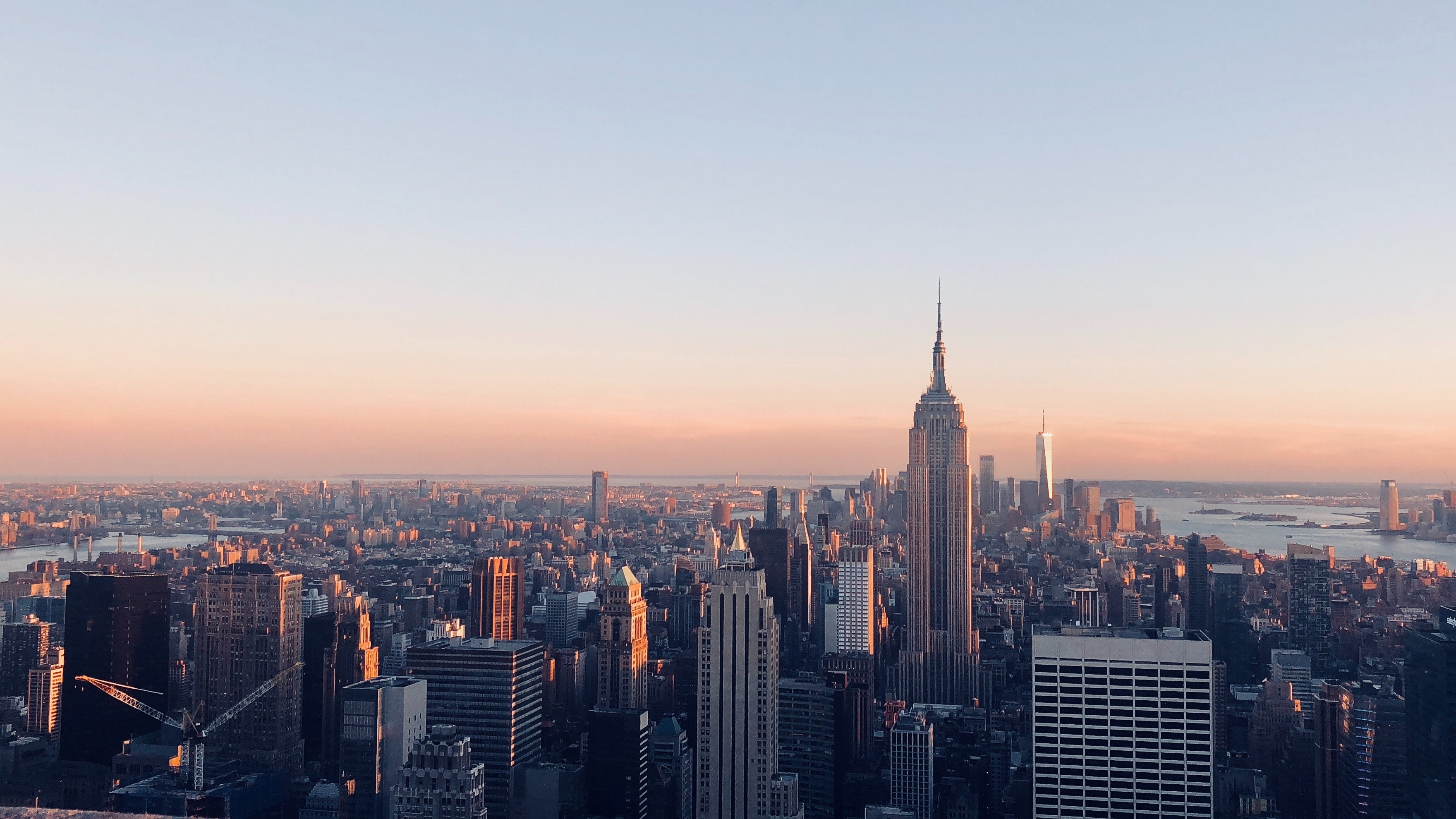 New York Valisi'nden Salman Rüşdi açıklaması: "Kalem bıçağa galip gelecektir"